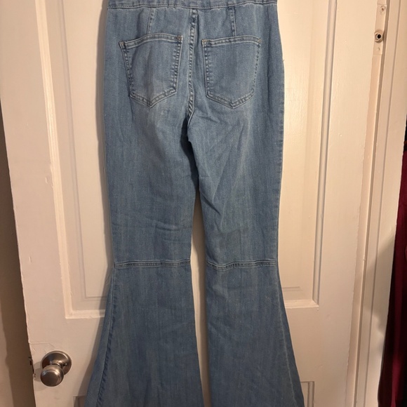 Light Wash Bell Bottom Jeans - Retro 70s Flare - Size 25 - Picture 2 of 3